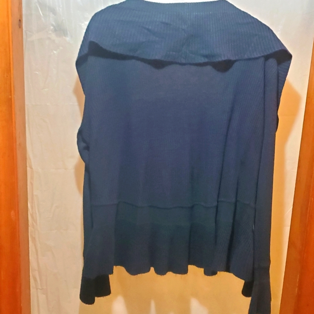 Cardigan - Picture 2 of 4